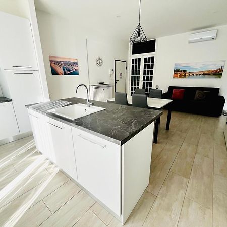 Marina Centro Harbor Apartment Римини Экстерьер фото