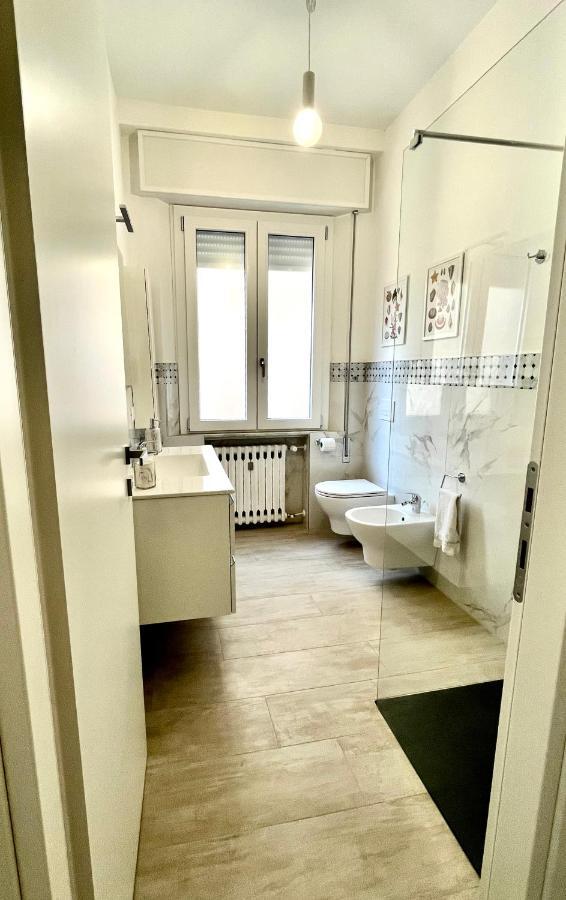 Marina Centro Harbor Apartment Римини Экстерьер фото