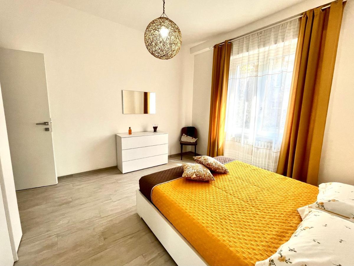 Marina Centro Harbor Apartment Римини Экстерьер фото