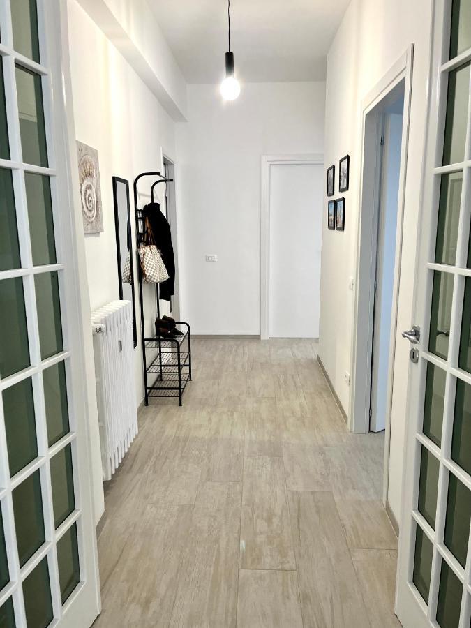 Marina Centro Harbor Apartment Римини Экстерьер фото