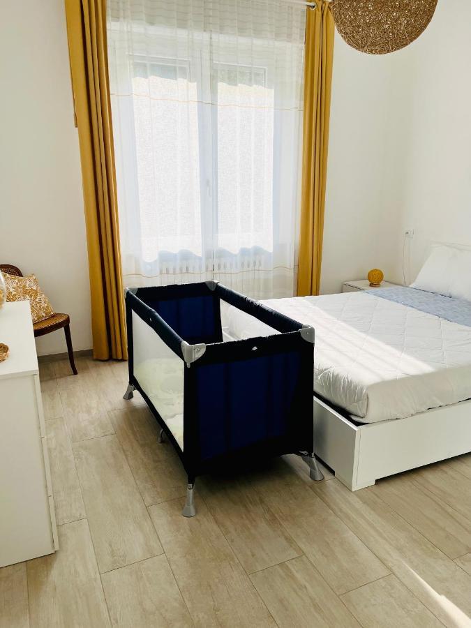 Marina Centro Harbor Apartment Римини Экстерьер фото