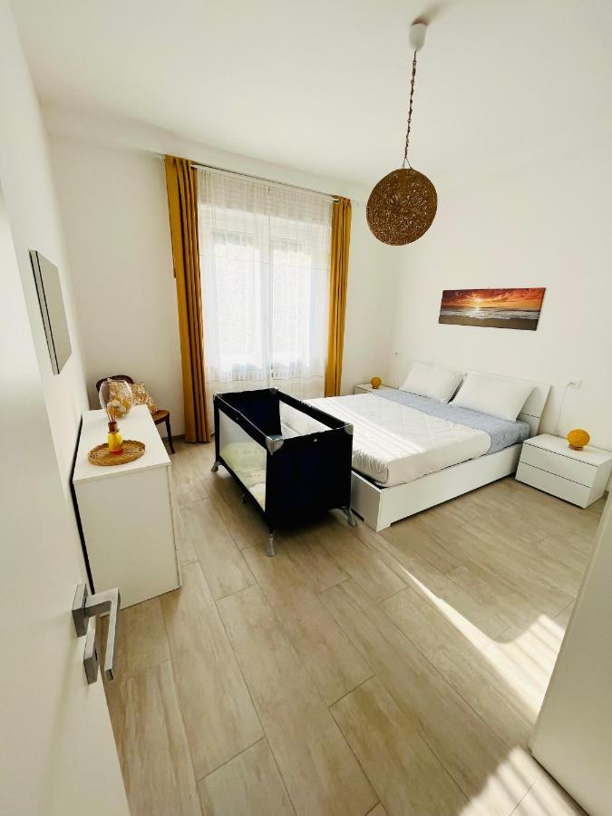 Marina Centro Harbor Apartment Римини Экстерьер фото